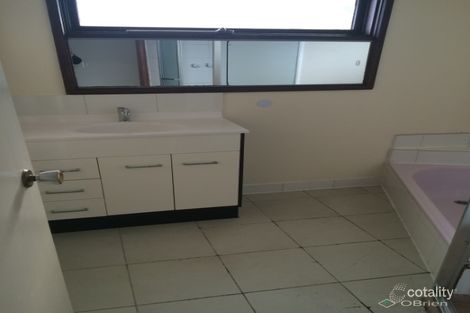Property photo of 22 Bundeena Avenue Keysborough VIC 3173