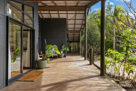 Property photo of 1 Bundaleer Road Broken Head NSW 2481