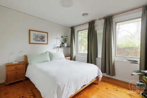 Property photo of 6 Fox Place Lyneham ACT 2602
