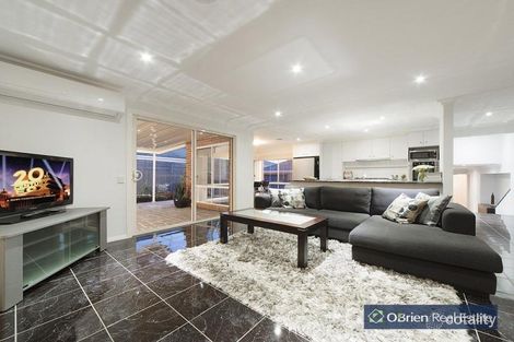Property photo of 28 Sandalwood Drive Narre Warren VIC 3805