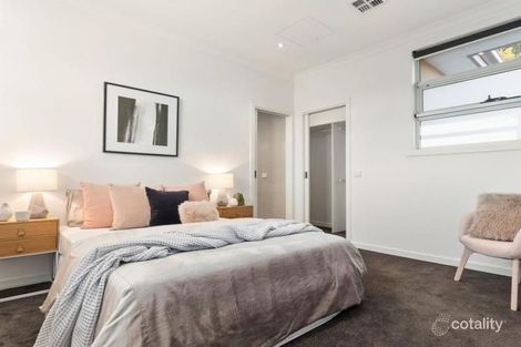 Property photo of 2/17 Taronga Court Nunawading VIC 3131