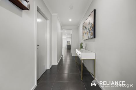 Property photo of 14 Yaleri Rise Werribee VIC 3030