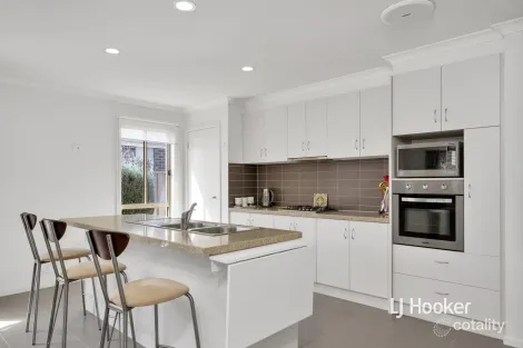 Property photo of 21 Perlette Drive Point Cook VIC 3030