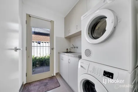 Property photo of 21 Perlette Drive Point Cook VIC 3030