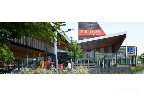 Property photo of 18 Centre Road Berwick VIC 3806