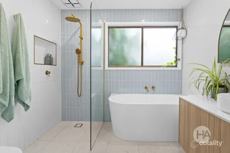 Property photo of 33 Wonthaggi Road Inverloch VIC 3996