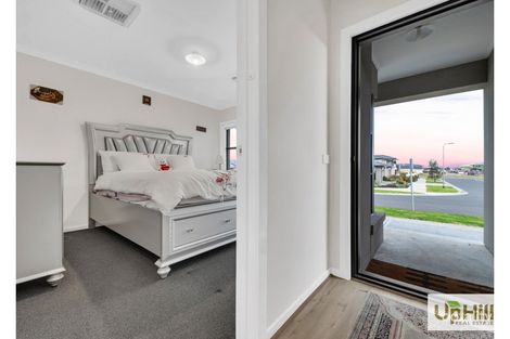 Property photo of 43 Pelagos Drive Clyde VIC 3978
