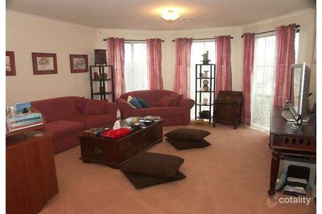 Property photo of 8 Diggers Place Caroline Springs VIC 3023