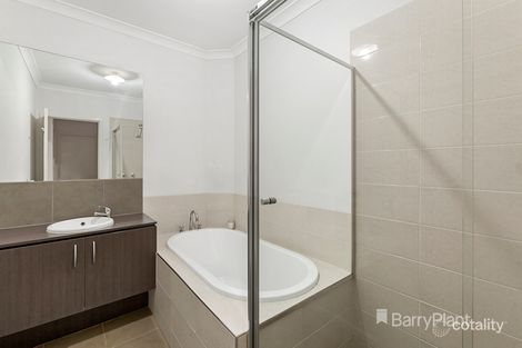 Property photo of 31 Peterborough Drive Doreen VIC 3754