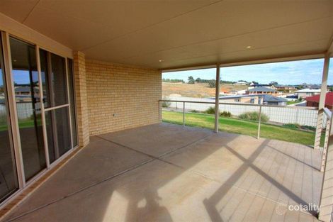 Property photo of 18 Balala Crescent Bourkelands NSW 2650