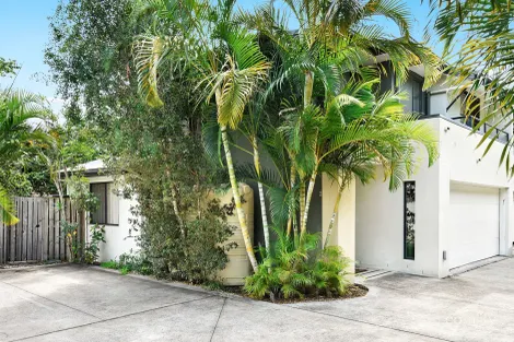 Property photo of 2/100 Imperial Parade Labrador QLD 4215