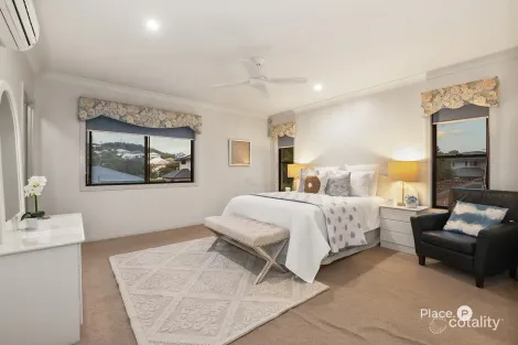 Property photo of 17 Windermere Crescent Carindale QLD 4152