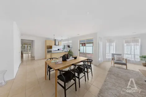 Property photo of 10 Treemont Court Cairnlea VIC 3023
