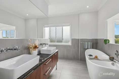 Property photo of 21 Waterview Drive Lammermoor QLD 4703