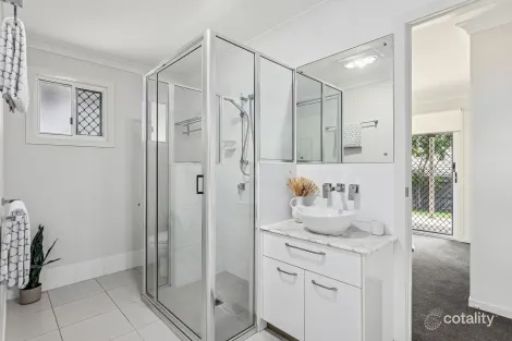 Property photo of 21 Waterview Drive Lammermoor QLD 4703