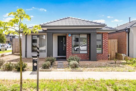 2 Bannan Cres, Cranbourne North, VIC 3977