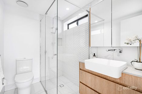 Property photo of 101/44 Bay Terrace Wynnum QLD 4178