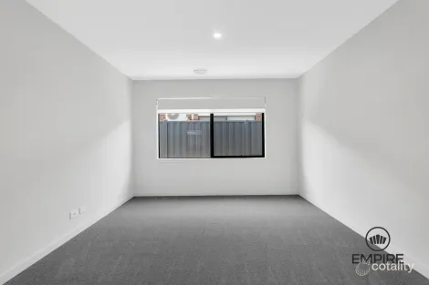 Property photo of 65 Shearjoy Loop Clyde North VIC 3978