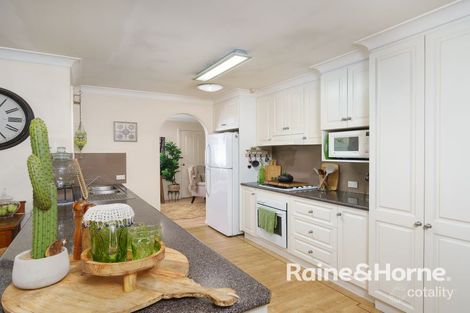 Property photo of 10 Tura Place Glenfield Park NSW 2650
