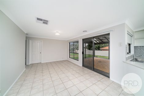 Property photo of 24 Cowan Place Lloyd NSW 2650