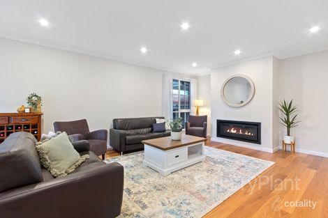 Property photo of 18 Glenwood Grove Knoxfield VIC 3180