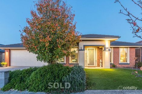 Property photo of 24 Charlbury Crescent Cranbourne North VIC 3977