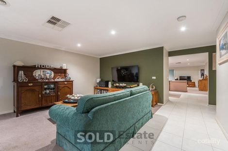 Property photo of 24 Charlbury Crescent Cranbourne North VIC 3977