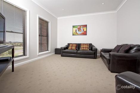 Property photo of 40 Yarrawah Crescent Bourkelands NSW 2650
