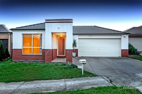 Property photo of 11 Gill Place Caroline Springs VIC 3023