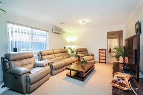 Property photo of 11 Gill Place Caroline Springs VIC 3023