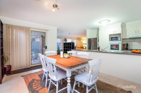 Property photo of 11 Gill Place Caroline Springs VIC 3023
