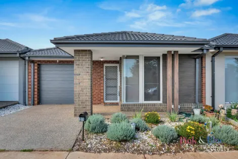 31 Greenpoint Dr, Rockbank, VIC 3335