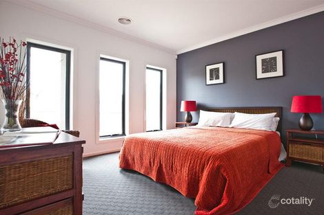 Property photo of 18 Verve Circuit Cranbourne West VIC 3977