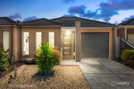 Property photo of 2/30 Bridlepath Drive Truganina VIC 3029