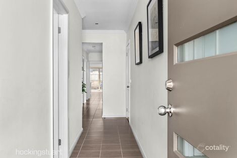 Property photo of 2/30 Bridlepath Drive Truganina VIC 3029