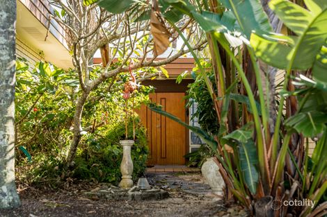 Property photo of 17 Marlin Court Palm Beach QLD 4221