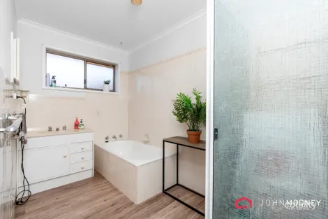 Property photo of 172 Fernleigh Road Mount Austin NSW 2650