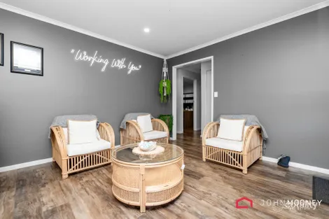 Property photo of 172 Fernleigh Road Mount Austin NSW 2650