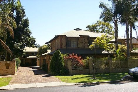 2/13 Macleod Rd, Applecross, WA 6153