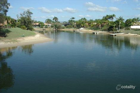 2/18 Dunlop Ct, Mermaid Waters, QLD 4218