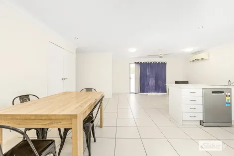 Property photo of 2/32 Lakeside Drive Emerald QLD 4720