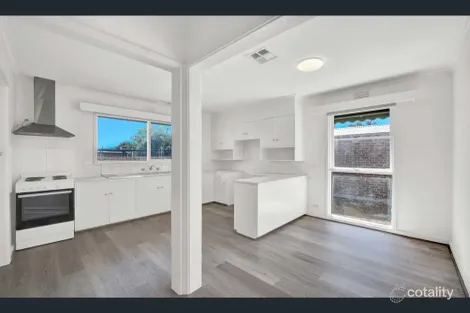 Property photo of 4 Tee Court Frankston VIC 3199