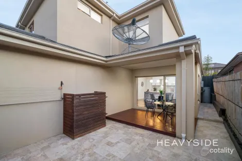 Property photo of 2/72 Kenmare Street Mont Albert VIC 3127