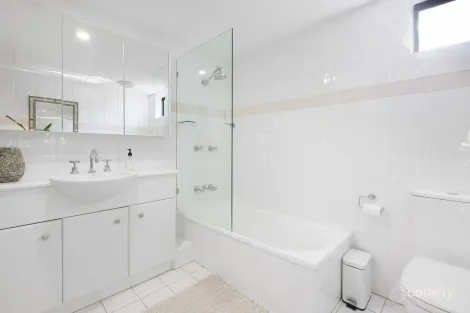 Property photo of 21/1 Great Hall Drive Miami QLD 4220