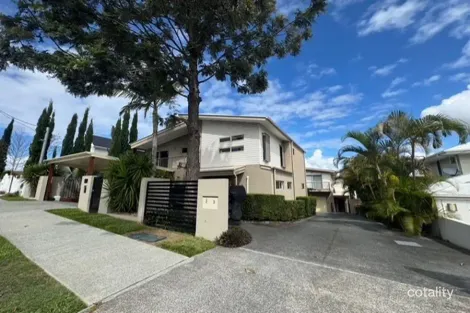 Property photo of 2/18 Fourth Avenue Labrador QLD 4215