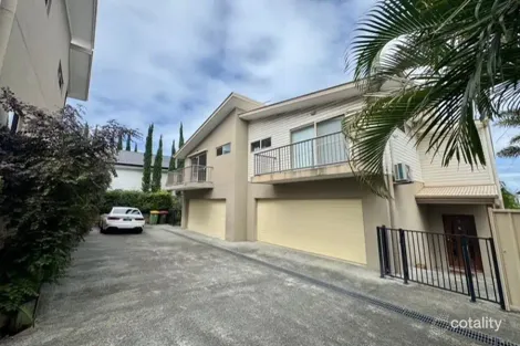 Property photo of 2/18 Fourth Avenue Labrador QLD 4215