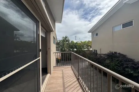 Property photo of 2/18 Fourth Avenue Labrador QLD 4215