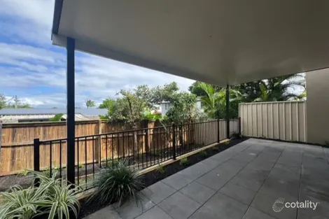 Property photo of 2/18 Fourth Avenue Labrador QLD 4215