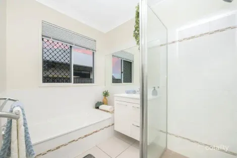 Property photo of 5 Arafura Close Burdell QLD 4818