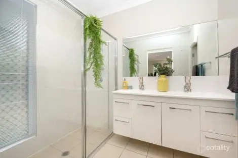 Property photo of 5 Arafura Close Burdell QLD 4818